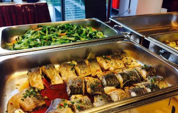 阿里巴巴員工飯堂,網友:有一種飯堂叫別公司的飯堂