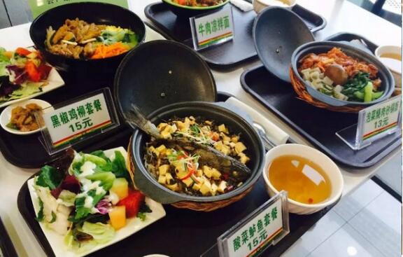 阿里巴巴員工飯堂,網友:有一種飯堂叫別公司的飯堂