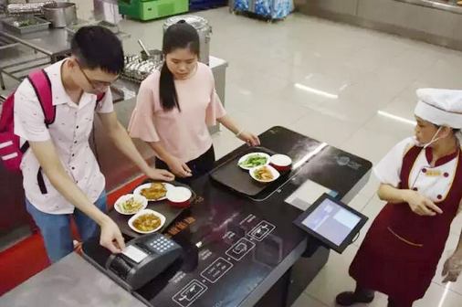廣州高校的飯?zhí)茫切﹤髡f中的黑科技！