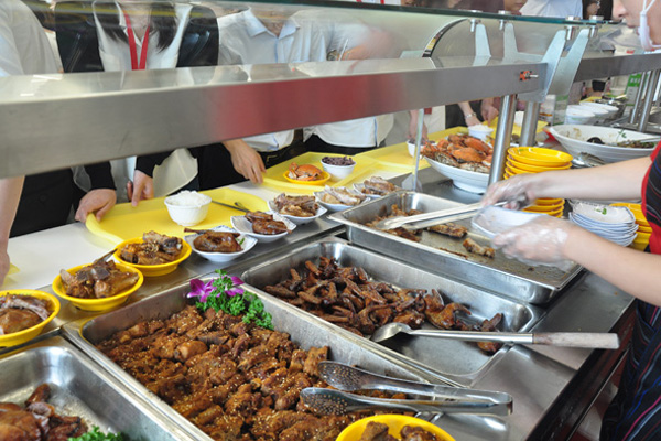 食堂承包助企業降低成本，減輕后勤食堂管理